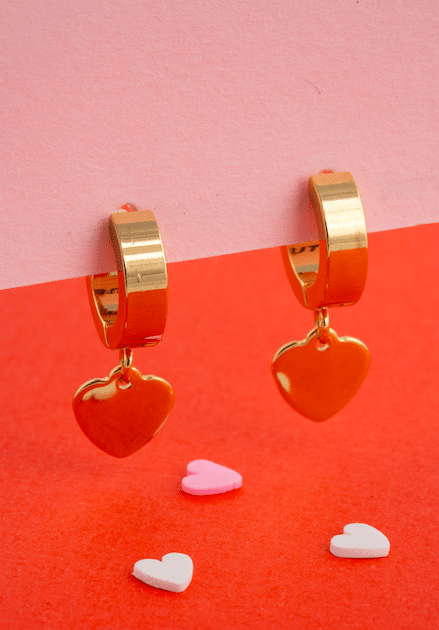 Aretes Huggies Corazón Cálido