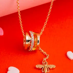 Collar Anillos con Abeja Dorada
