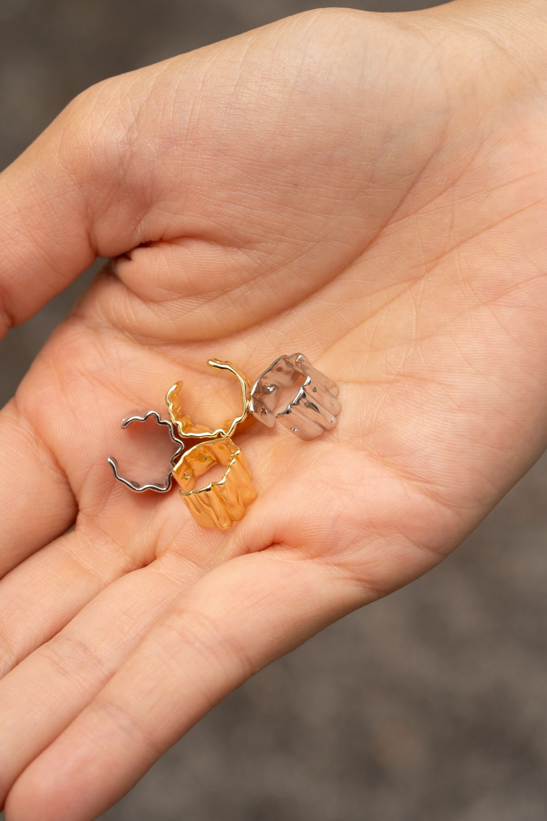 Earcuff con Relieve Dorado